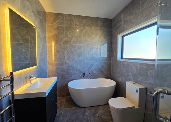  at 2/23 Melton Road, Mount Wellington, Auckland City, Auckland