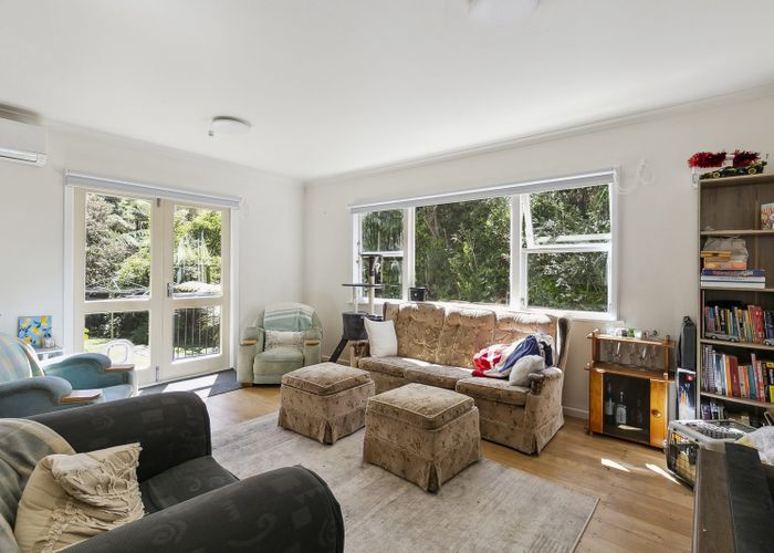  at 8 Cross Street, Karori, Wellington