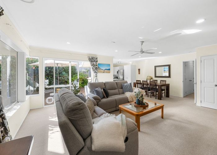  at 2/12 Pat O'Connor Place, Manurewa, Auckland