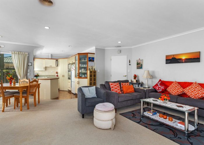  at 2/44 Peace Street, Whakatane