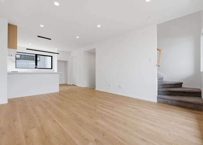  at 2/201 Sunnynook Road, Sunnynook, North Shore City, Auckland