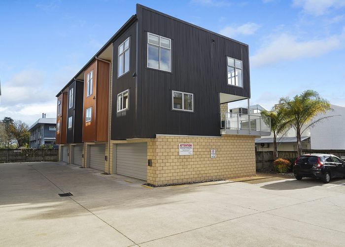  at 2/9 Vialou Street, Hamilton City Central, Hamilton, Waikato