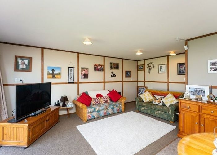  at 6 Mavis Avenue, Waikawa Beach, Levin