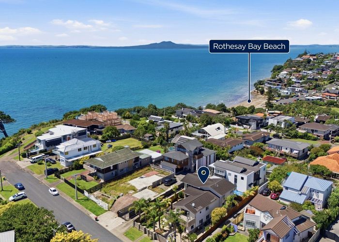  at 31 Beechwood Road, Rothesay Bay, North Shore City, Auckland