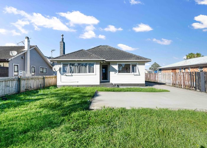  at 8 Martin Road, Manurewa, Manukau City, Auckland