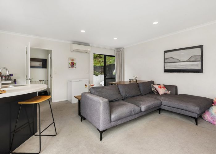  at 2/19 Onslow Road, Khandallah, Wellington