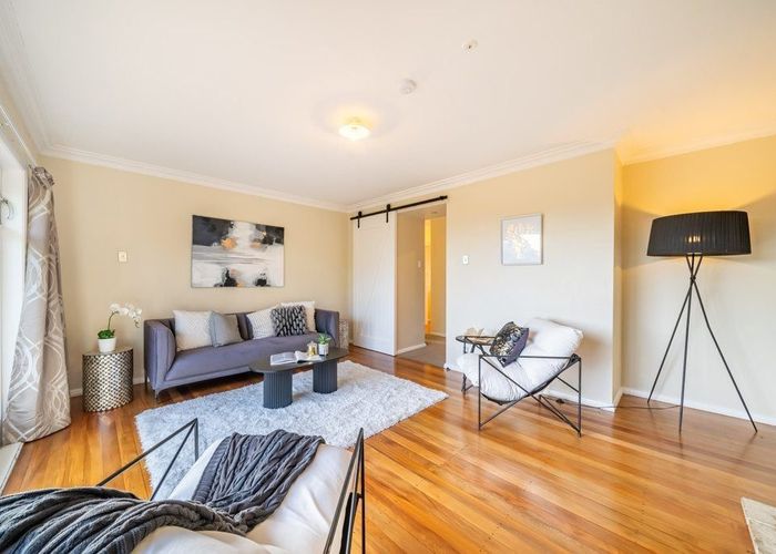  at 10 Vista Crescent, Maoribank, Upper Hutt