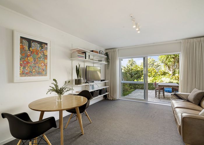  at 4/72 Kitchener Road, Milford, Auckland