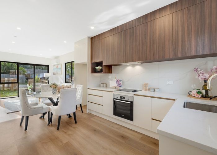  at 2/140 Edgewater Drive, Pakuranga, Manukau City, Auckland