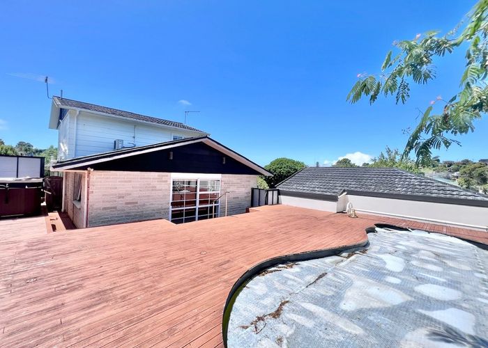  at 2 King Richard Place, Browns Bay, Auckland