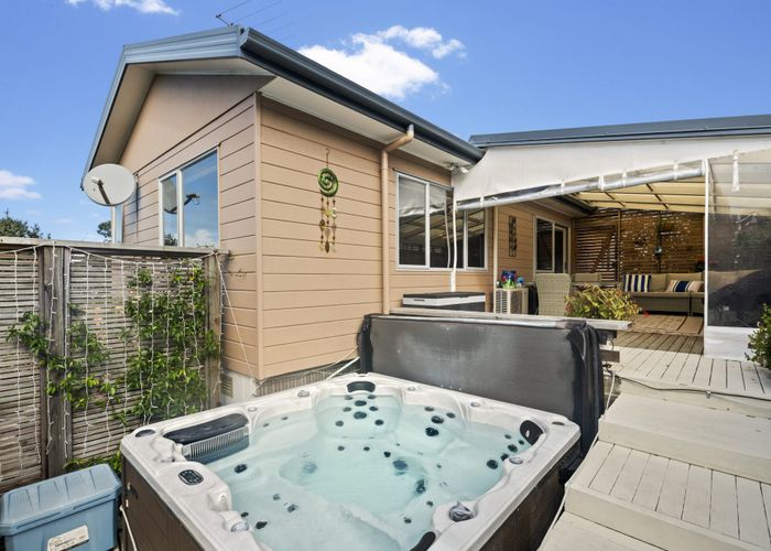  at 8A Hauraki Crescent, Pinehill, Auckland