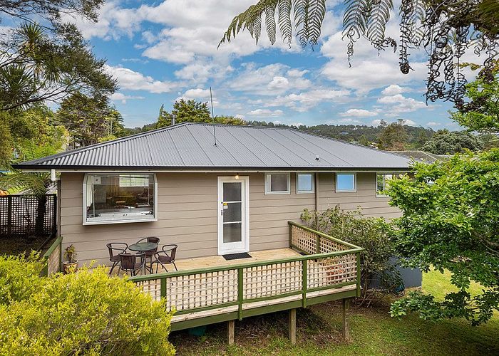  at 11 Onedin Place, Titirangi, Auckland