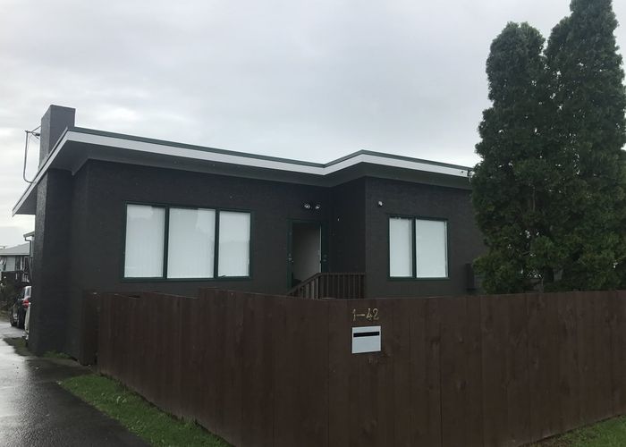  at 42 Hain Avenue, Mangere East, Auckland
