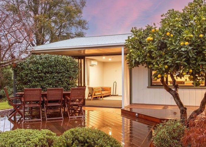  at 6 Bannister Place, Ilam, Christchurch