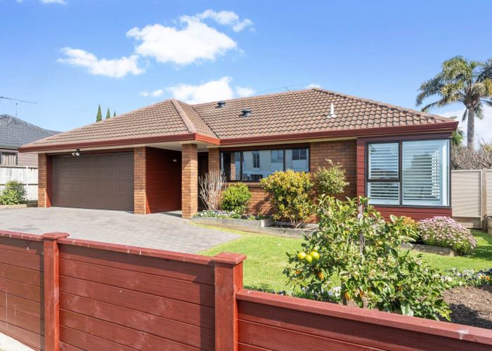  at 2/24 Woodbridge Lane, Milford, Auckland