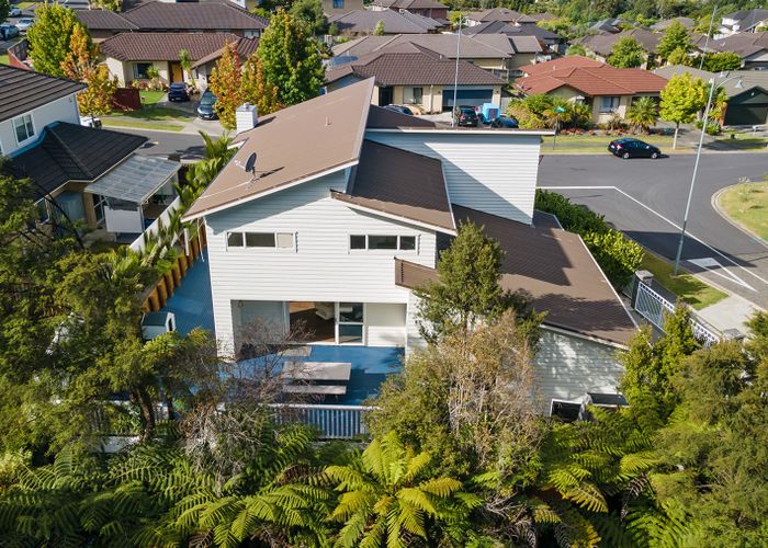  at 8 Wychwood Avenue, Henderson, Auckland