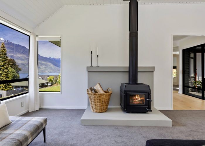  at 24 Williams Street, Sunshine Bay, Queenstown-Lakes, Otago