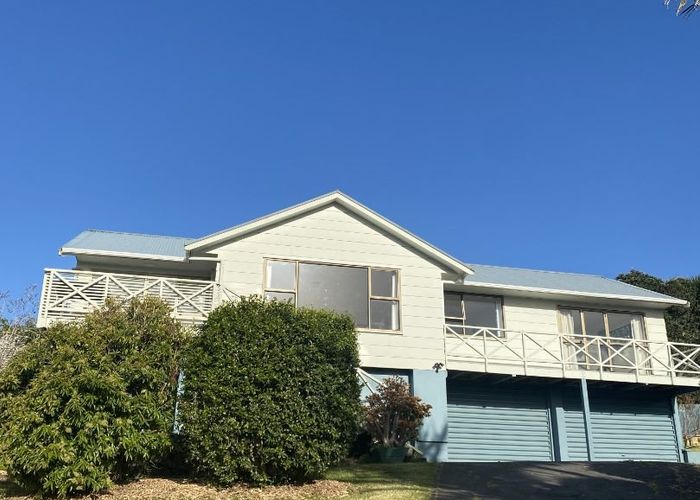  at 3 John Dee Crescent, Red Beach, Red Beach