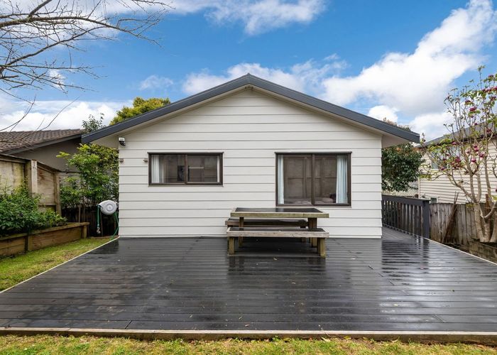  at 2/21 Tahu Crescent, Sunnynook, North Shore City, Auckland