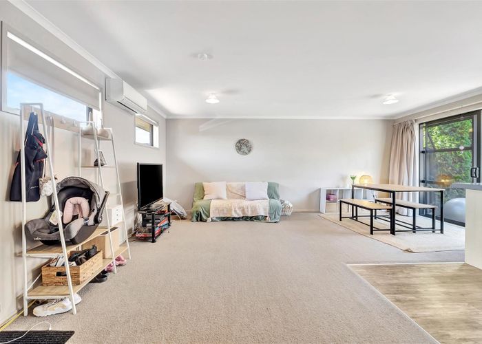  at 3/102 Old Farm Road, Hamilton East, Hamilton
