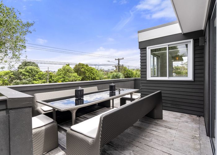  at 1/467 Beach Road, Murrays Bay, Auckland