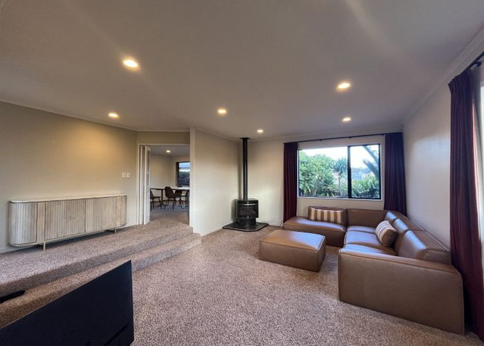  at 15 Del Mar Place, Merrilands, New Plymouth