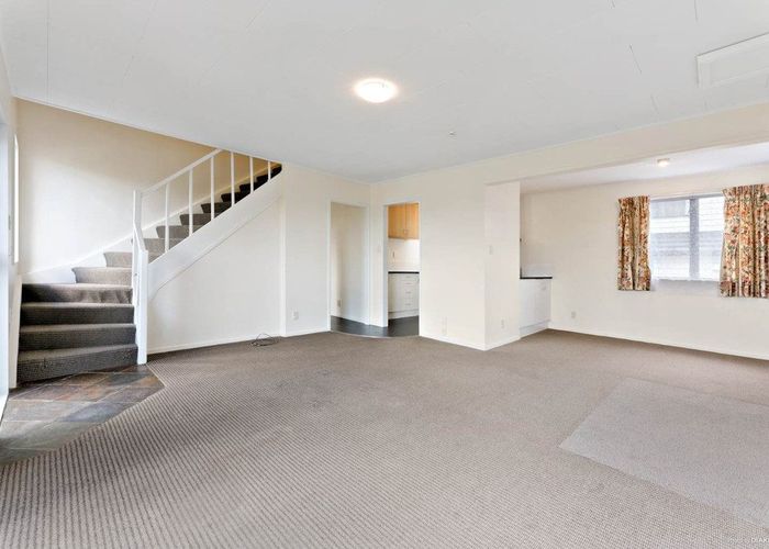  at 2/152 Aviemore Drive, Highland Park, Manukau City, Auckland