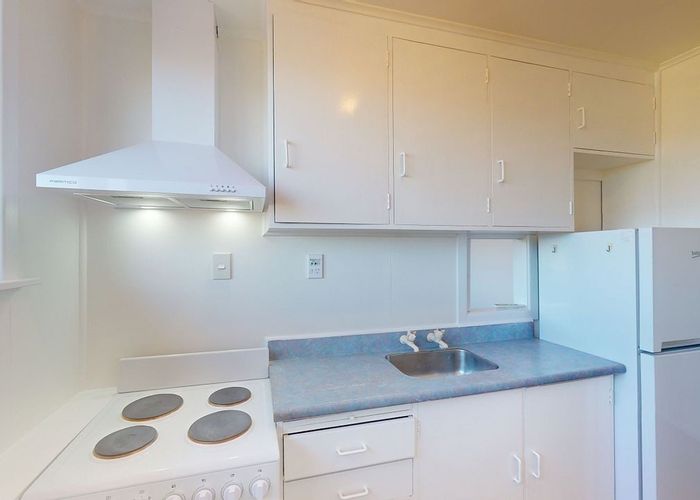  at 2/10 Mataroa Avenue, Northland, Wellington, Wellington