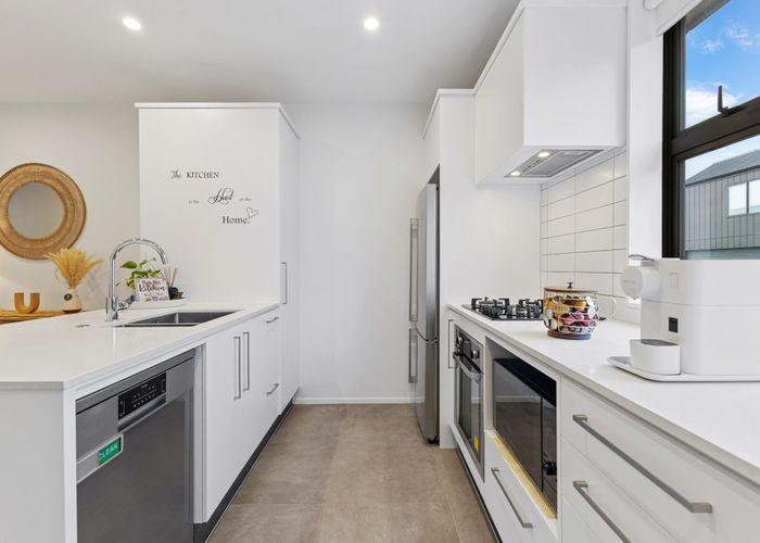  at 10 Magnetite Lane, Flat Bush, Auckland