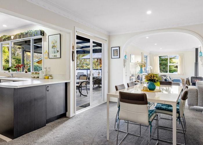  at 11 Earle Place, Acacia Bay, Taupo