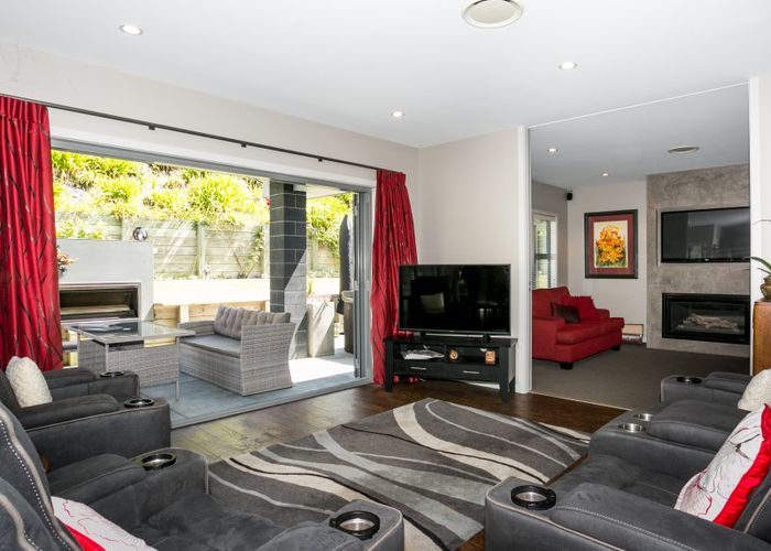  at 18 Oak Place, Poraiti, Napier
