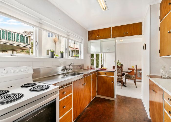  at 8 Waratah Street, Birkenhead, Auckland