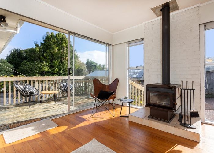  at 40 Vina Place, Massey, Waitakere City, Auckland