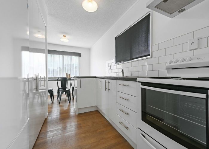  at 27 Purcell Place, Melville, Hamilton