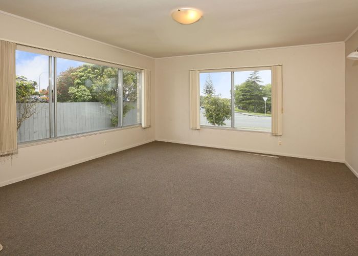  at 1/130 Te Atatu Road, Te Atatu South, Waitakere City, Auckland