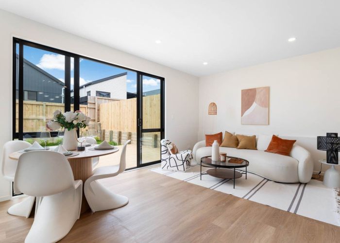  at 4 Paretao Street, Massey, Waitakere City, Auckland