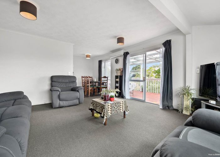  at 2/23 Beihlers Road, Weymouth, Auckland