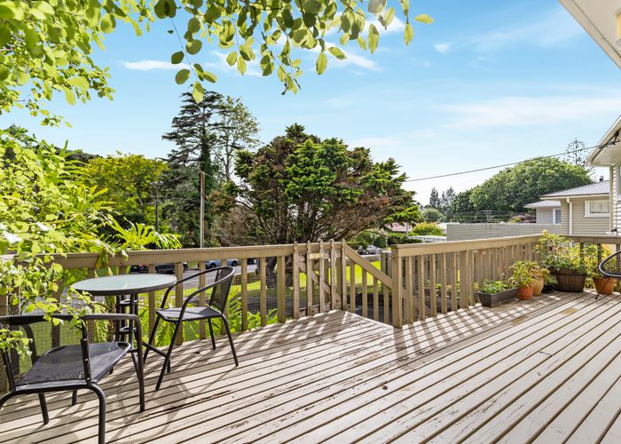  at 9 Lowtherhurst Road, Massey, Auckland