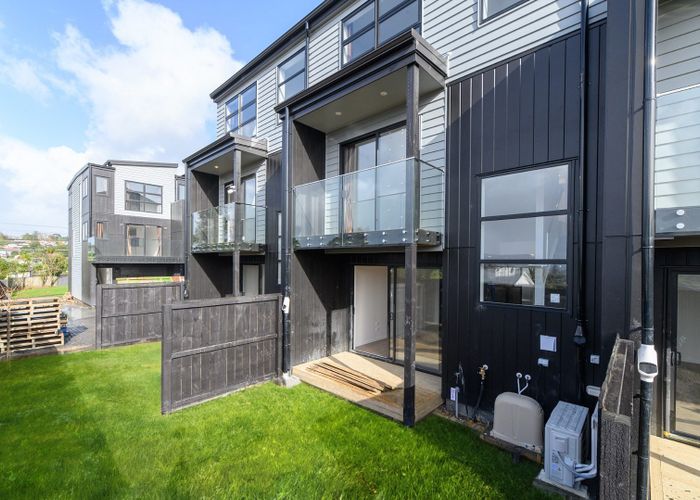  at 5/60 Triangle Road, Massey, Waitakere City, Auckland