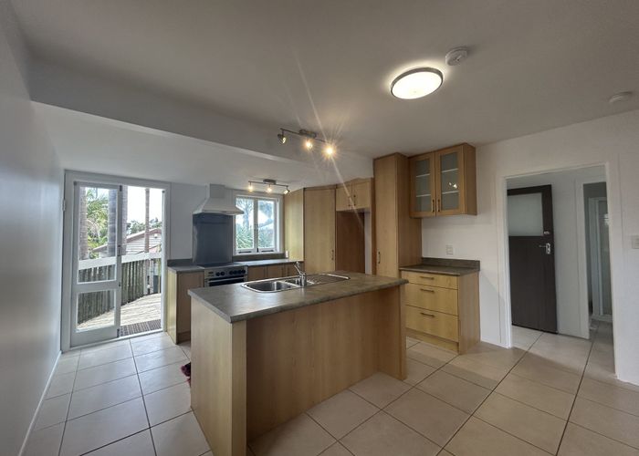  at 1/7 Merton Avenue, Glenfield, North Shore City, Auckland