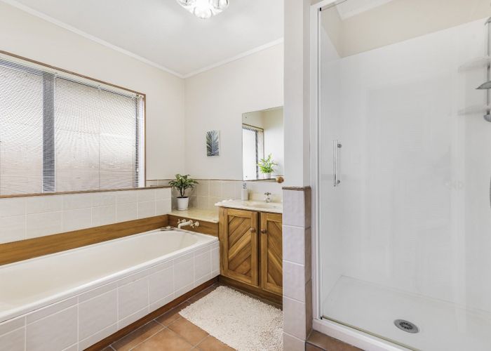 at 3 Carlinka Place, Conifer Grove, Takanini