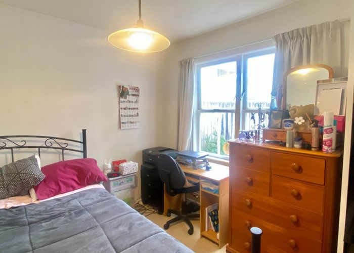  at 1/2 Derwent Crescent, Titirangi, Waitakere City, Auckland