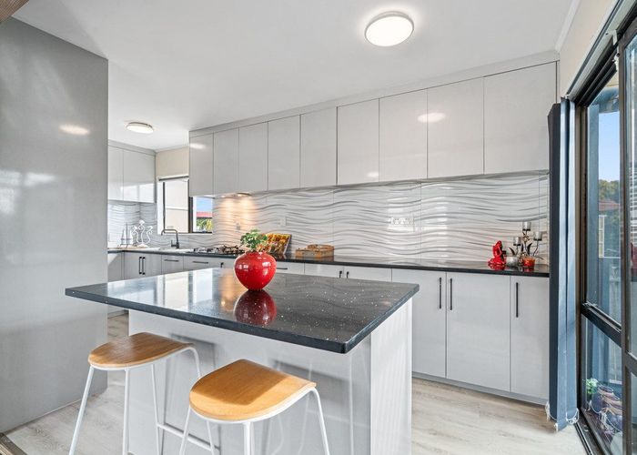  at 2/24 Norrie Smith Avenue, Flat Bush, Manukau City, Auckland