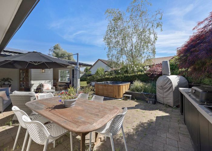  at 33 Luton Avenue, Sunnyhills, Manukau City, Auckland