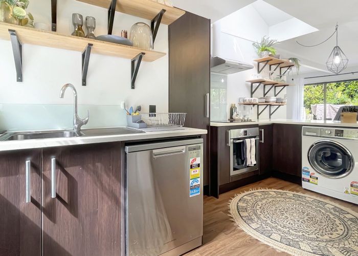  at 2/8 Park Hill Road, Birkenhead, Auckland