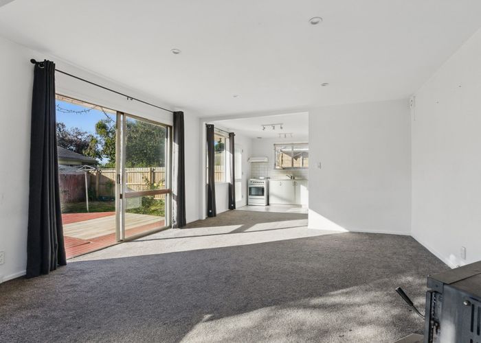  at 2/19 Leonie Place, Aranui, Christchurch City, Canterbury