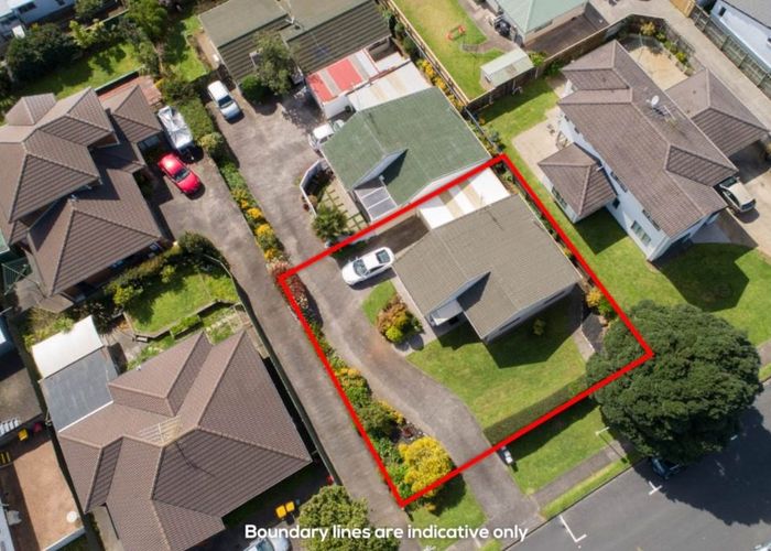  at 1/11 Thornton Road, Milford, North Shore City, Auckland