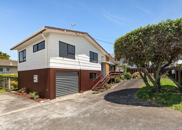  at 2/45 Pupuke Road, Birkenhead, Auckland