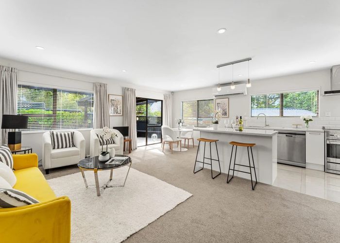  at 2/1B Eugenia Rise, Totara Heights, Manukau City, Auckland
