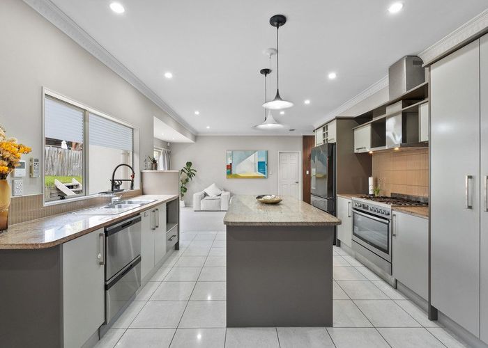  at 8 Cuthill Close, Albany, North Shore City, Auckland